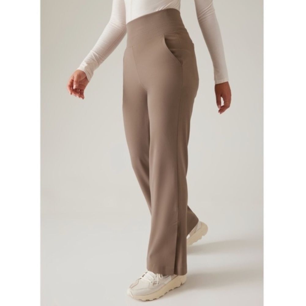 Athleta Beige Venice Flare Leg High Rise Pull-On Athleisure Pants Size Large